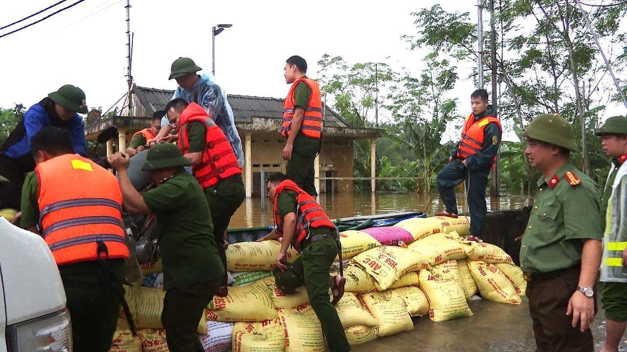 Phú Thọ: Lũ sông Hồng cô lập 60 hộ dân, hàng trăm người sơ tán khẩn cấp